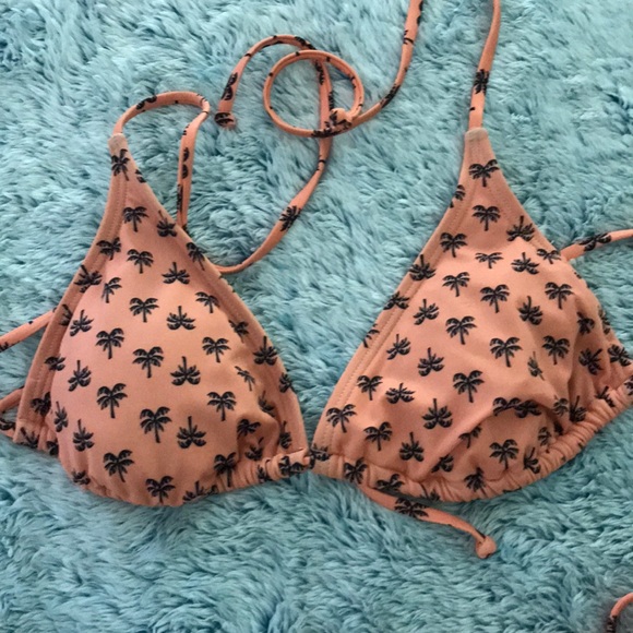 Bikini - Picture 3 of 6